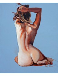 Sitzender Akt macht ihre Haare